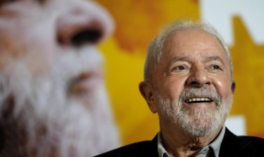 Lula eleito Presidente do Brasil  50,83% dos votos