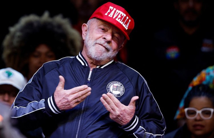 Lula volta depois de 12 anos ao poder.