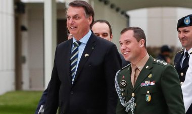 A Polícia Federal (PF) cumpre um mandado de prisão contra o tenente-coronel Mauro Cid